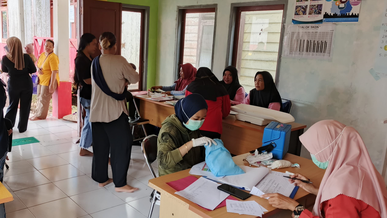 Posyandu di Desa Lebak Mantan: Penimbangan Balita di Posyandu Kenanga 1 dan 2