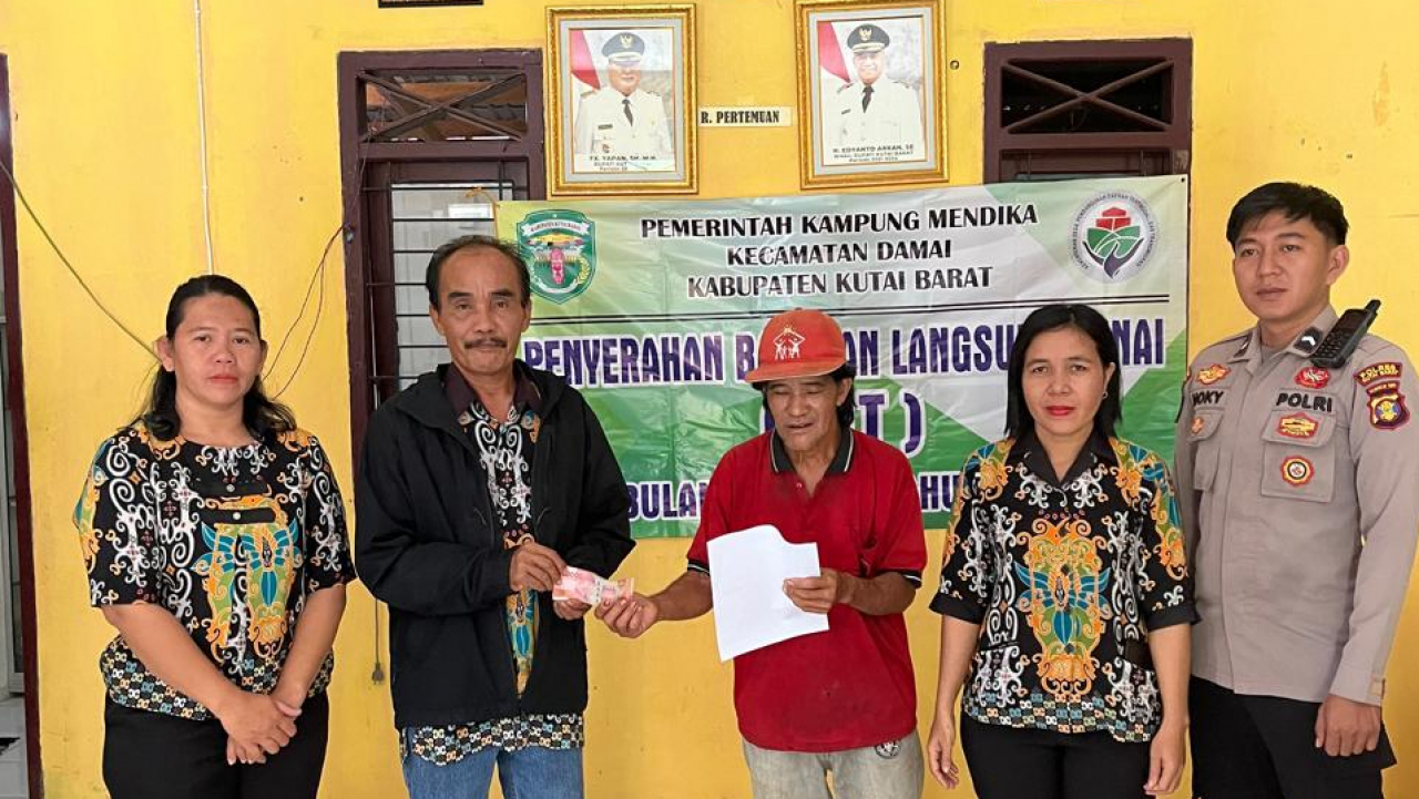 BLT 2024 Disalurkan kepada Warga Desa Mendika
