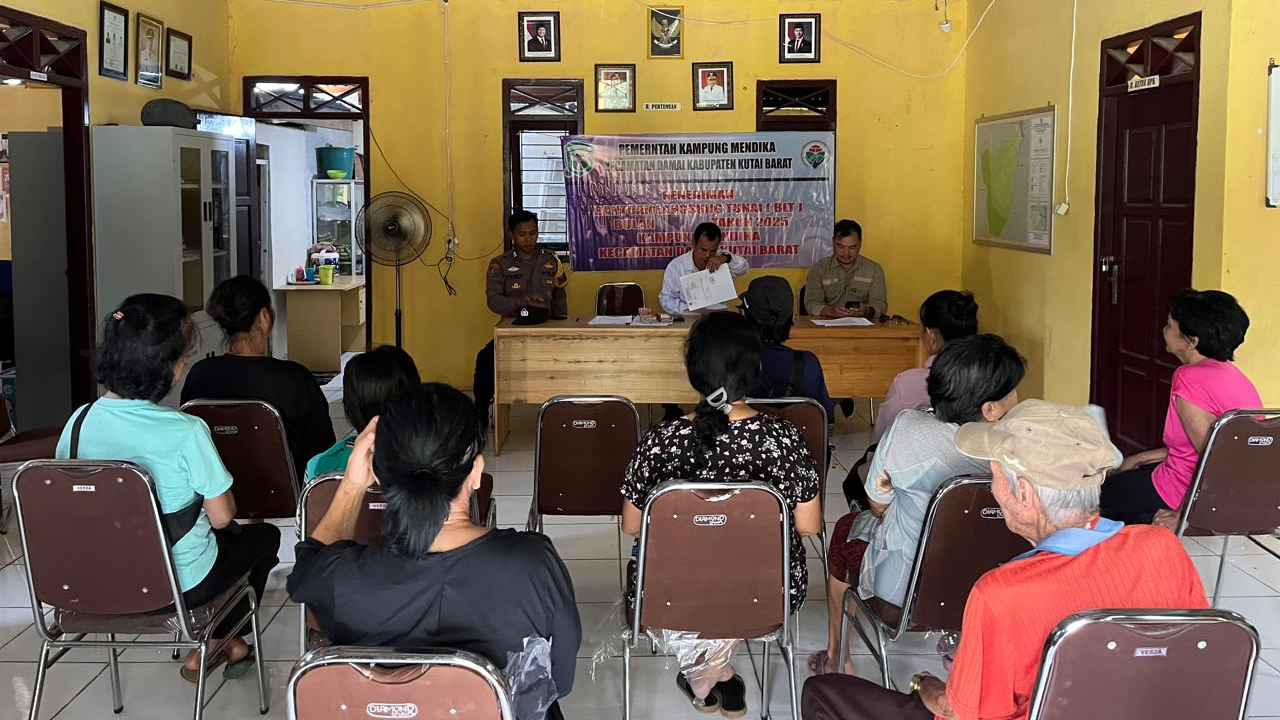 Penyaluran Bantuan Langsung Tunai Dana Desa B2025 di Desa Mendika