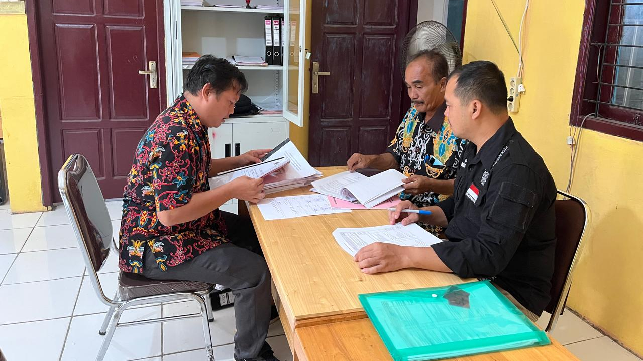 Monev Keuangan Desa Mendika, Kecamatan Damai Demi Kesejahteraan Warga