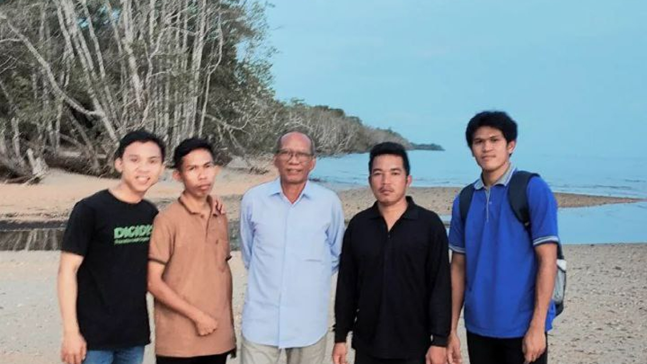 Pantai Sungai Palong Indah