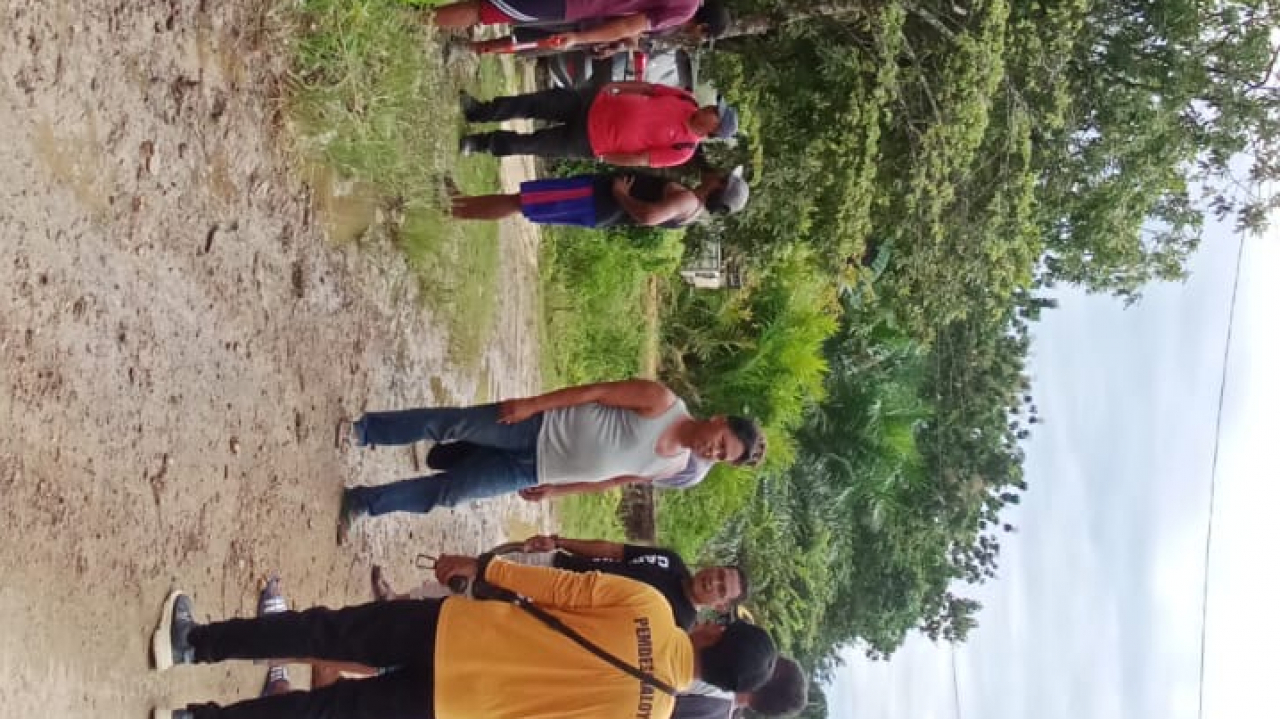Berita hari ini Tentang penyelesaian perwatasan Tanah Masjid Km 5,  Masih dalam pembahasan dan belum ada titik terang,   Ma'siri, Kade, dan warga setempat daerah RT 5