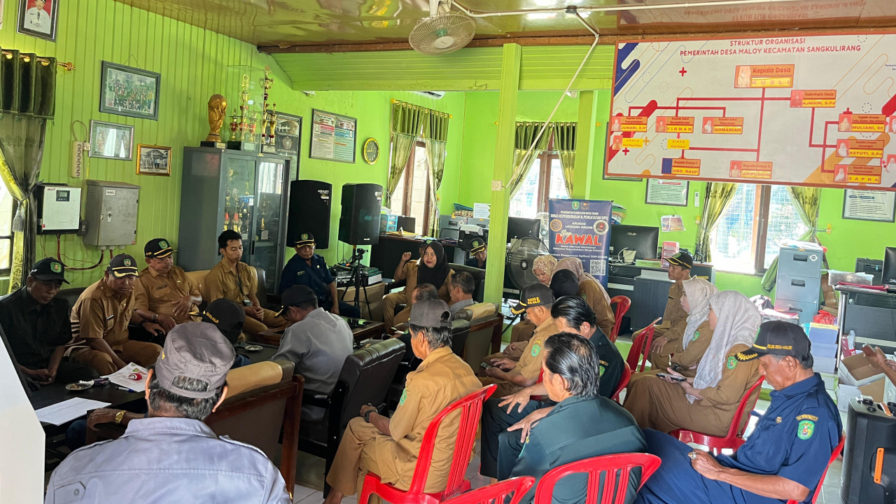 Pelaksanaan Rapat Mingguan di Desa Maloy