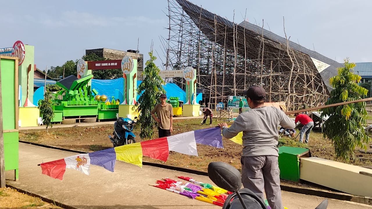 Semarak Hari Santri: Gotong Royong Warga Makmur Jaya