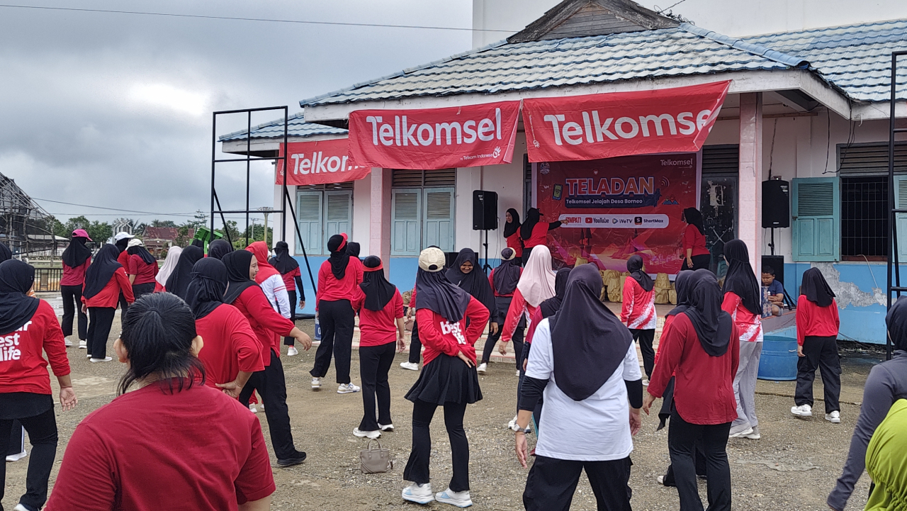 TELADAN Telkomsel Jelajah Desa Borneo: Kerjasama Telkomsel dengan Desa Makmur Jaya