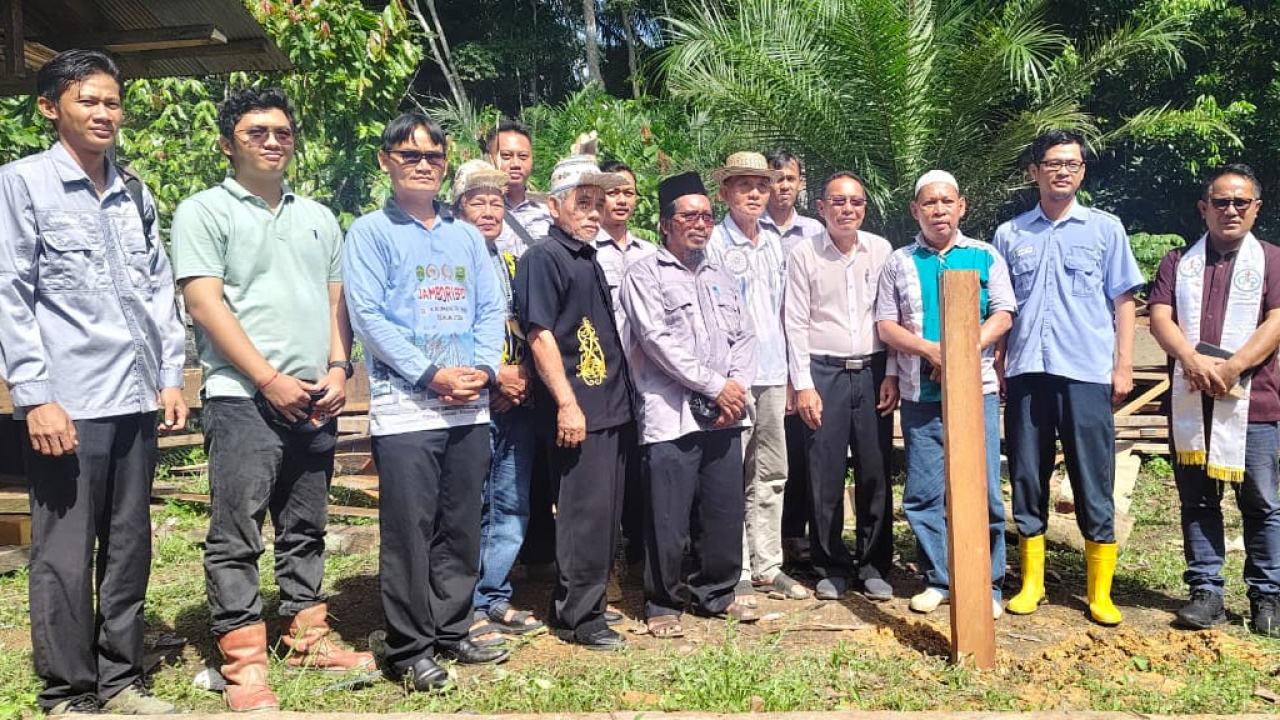 Renovasi Balai Adat: Sambut Natal Gabungan, Jalin Kebersamaan