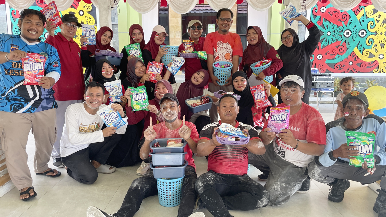 Turut Meriahkan HUT Ke 81 Republik Indonesia, Aparatur Pemdes Girimukti Adakan Kegiatan Lomba-lomba