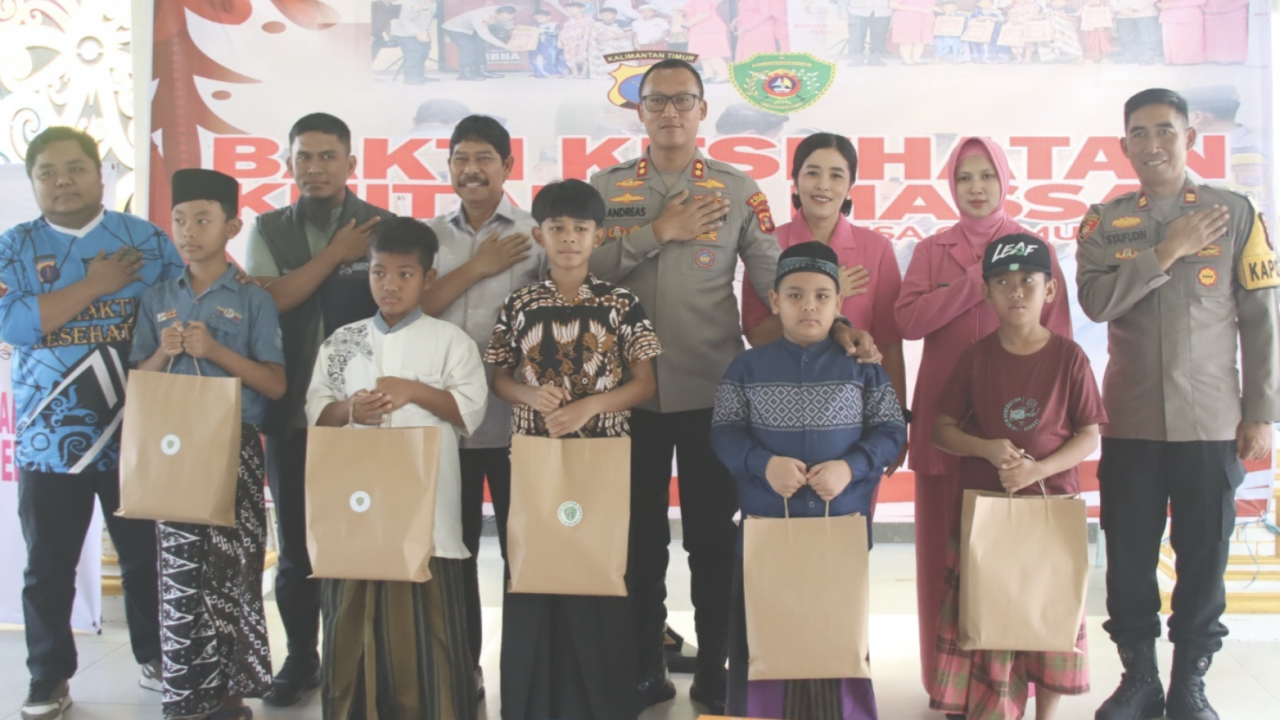 Wujudkan Pengabdian Masyarakat, Polsek Penajam dan Pemdes Girimukti Gelar Khitanan Massal