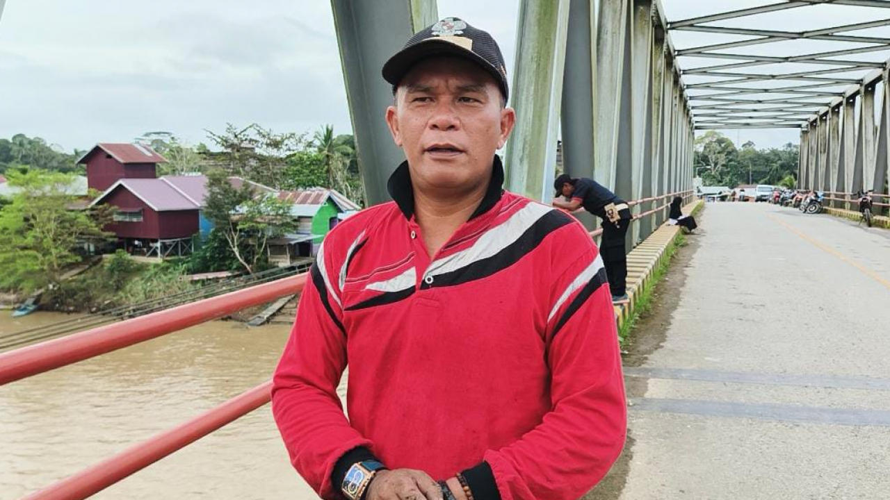 Pemerintah Desa Mansalong bersama DAMKAR, BPBD dan SATPOL PP Kecamatan Lumbis melakukan kegiatan Jumat bersih.
