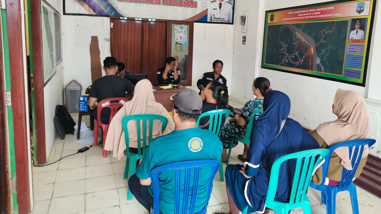 PENYERAHAN SERTIFIKAT TANAH DI DESA MANSALONG TAHUN 2025