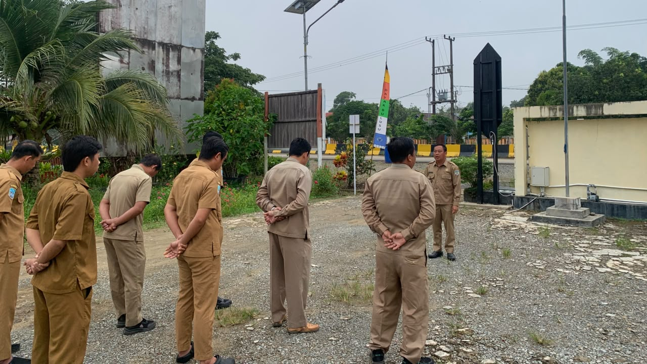 Pemdes Sebawang Rutin Laksanakan Apel Pagi Setiap Hari Senin