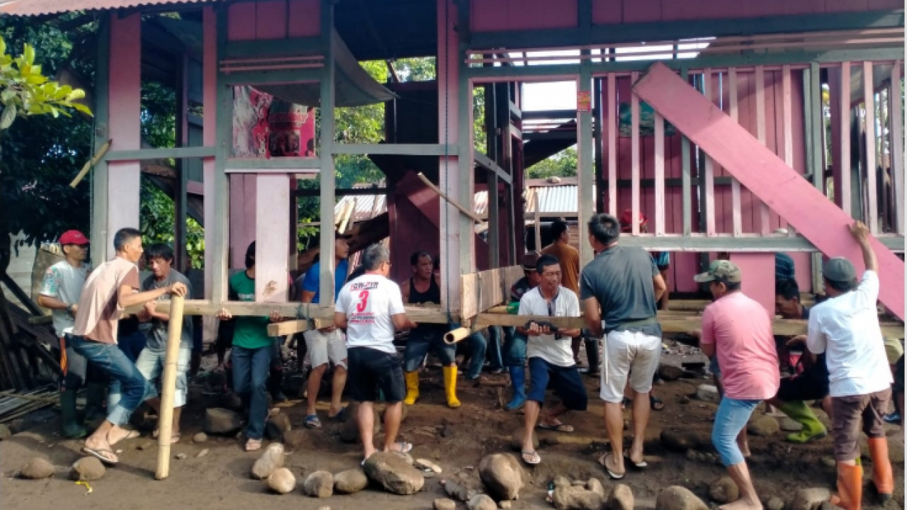 BUDAYA MAPALUS (GOTONG ROYONG) DI DESA MOTOLING DUA