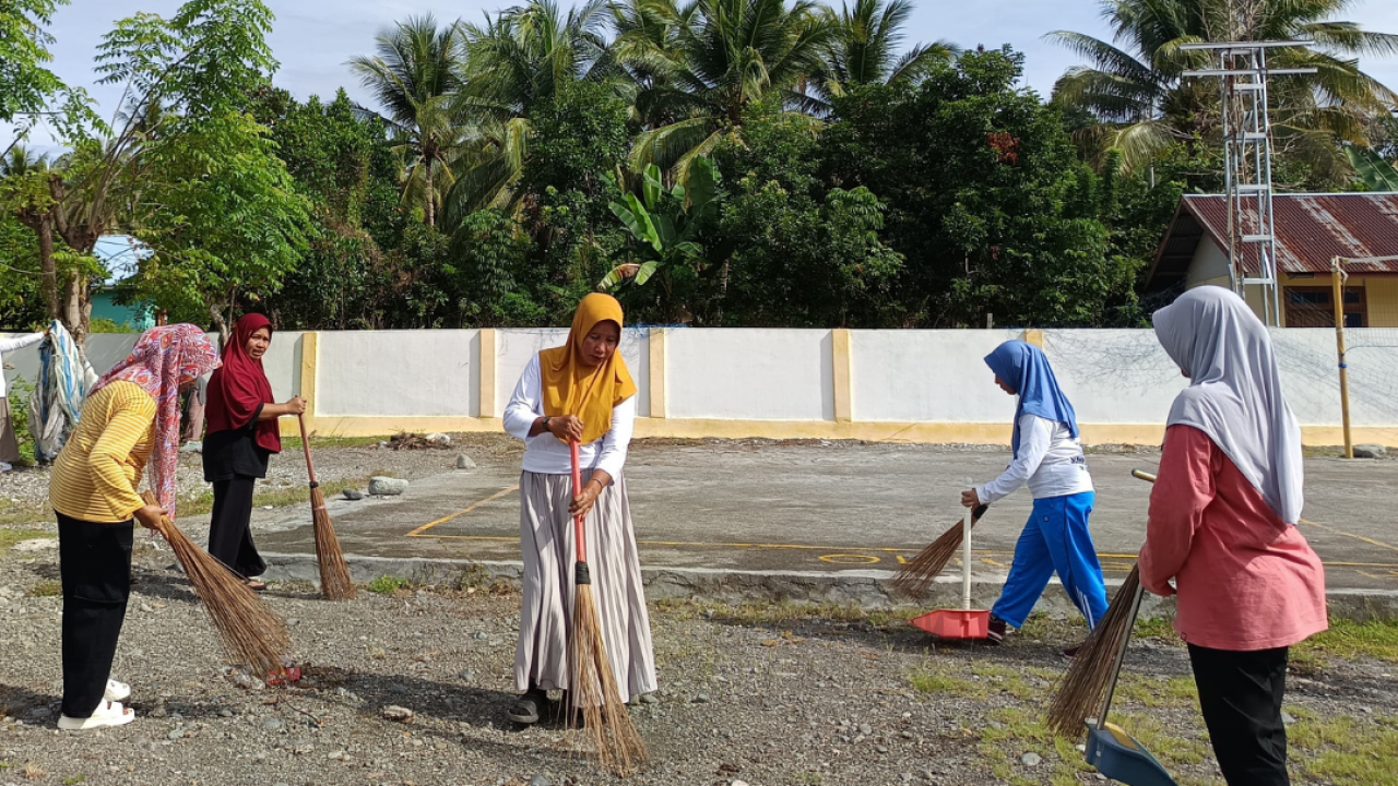 Giat Kerja Bakti Pemerintah Desa dan LKDes Uso
