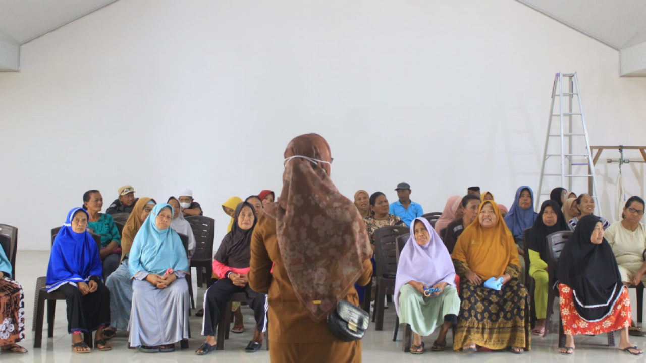 Kader Posyandu Mawar Desa Uso melaksanakan Posyandu Lansia, Posyandu Balita dan Ibu Hamil bertempat di gedung BPU, Kantor Desa Uso.