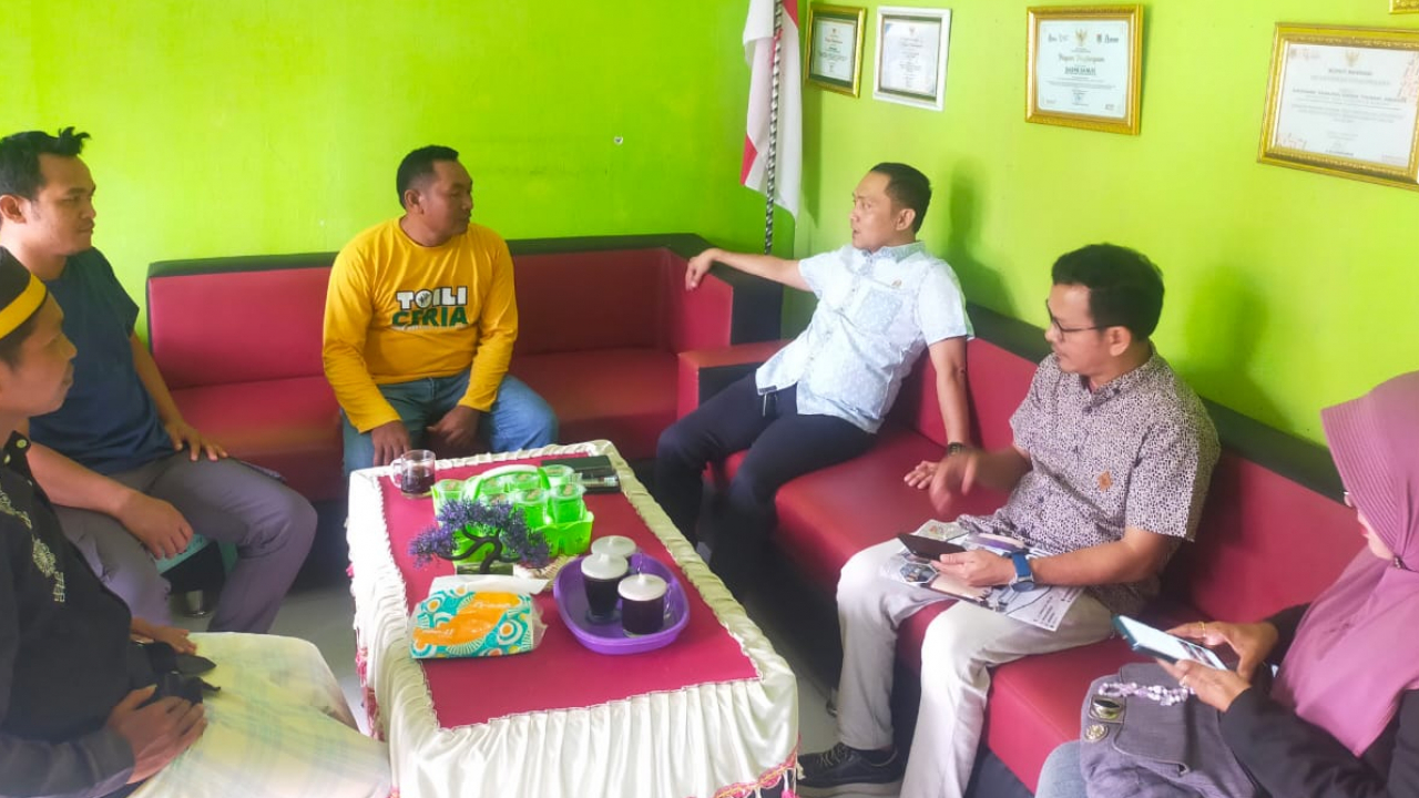 PEMDES TANAH ABANG BERHASIL BUJUK H AKMAL BANTU ASPAL JALAN