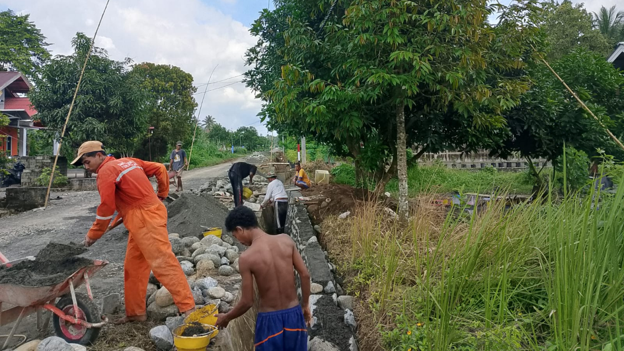PEMDES TANAH ABANG MULAI BANGUN RIOL DUSUN 3