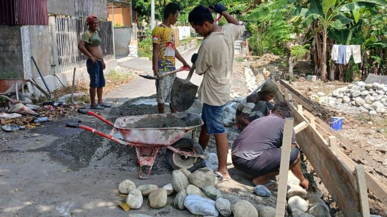 Pemerintah Desa Bangun Tanggul Penahan Jalan di RT 01 Dusun Landangan Pakai Dana Desa 2026