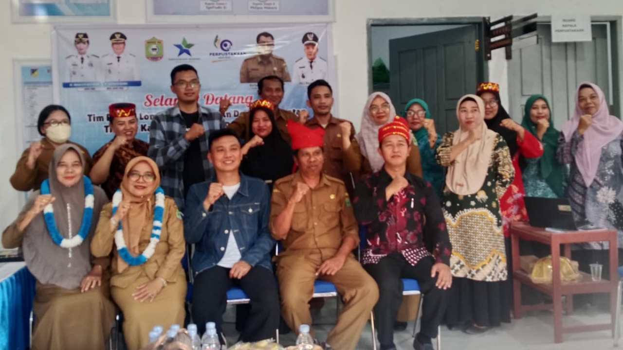 Tim Penilai Lomba Perpustakaan Desa Poso Visitasi Perpustakaan Lanto Ceria