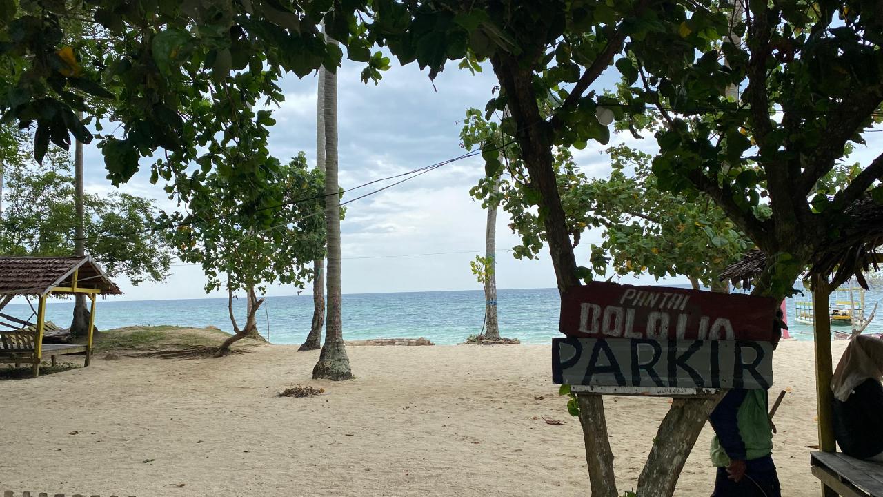 Pantai Bololia