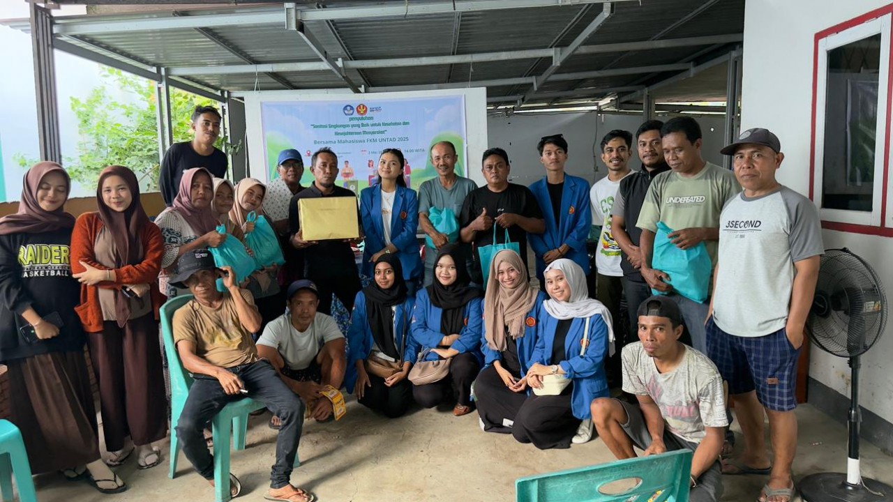 Mahasiswa FKM Untad Gelar Penyuluhan Sanitasi Lingkungan di Desa Mekar Baru