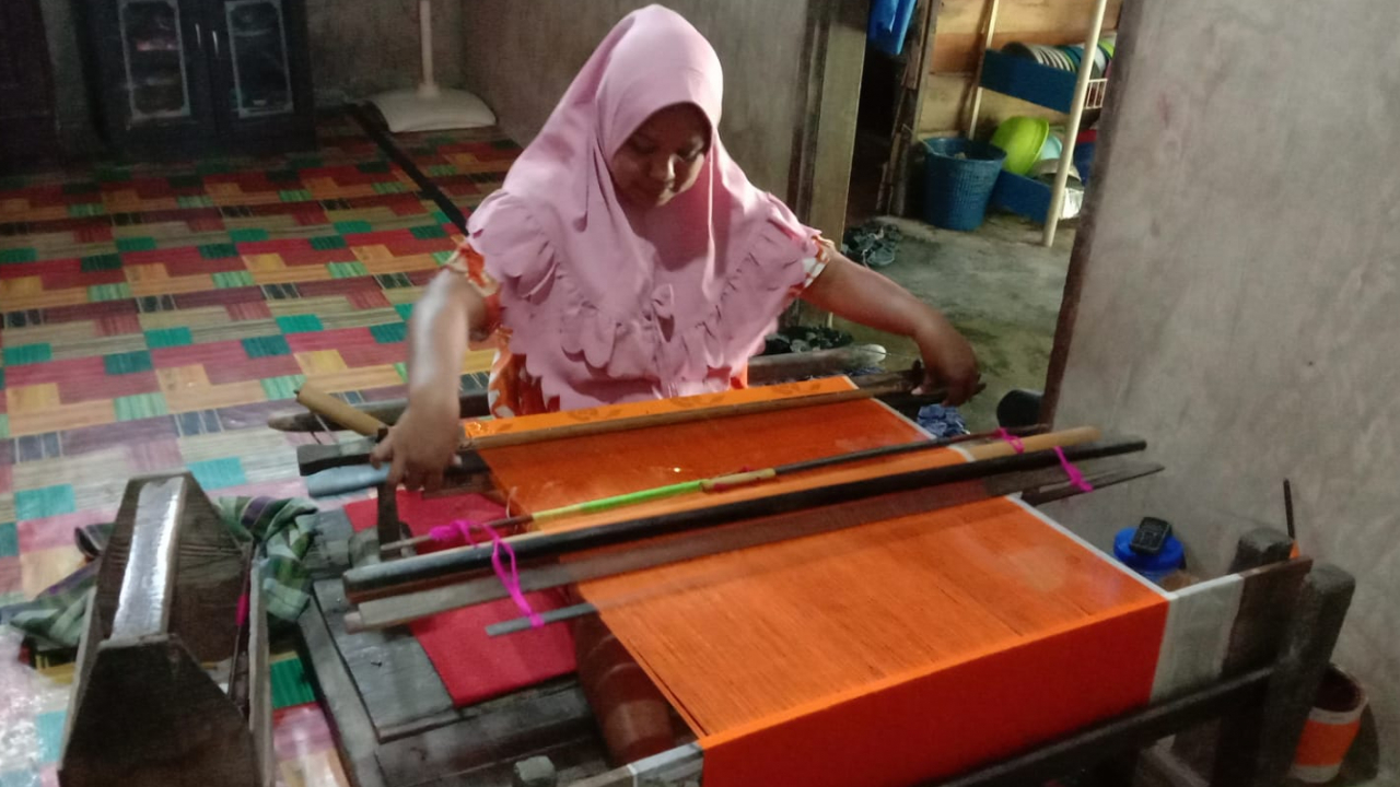 Sarung Tenun Donggala