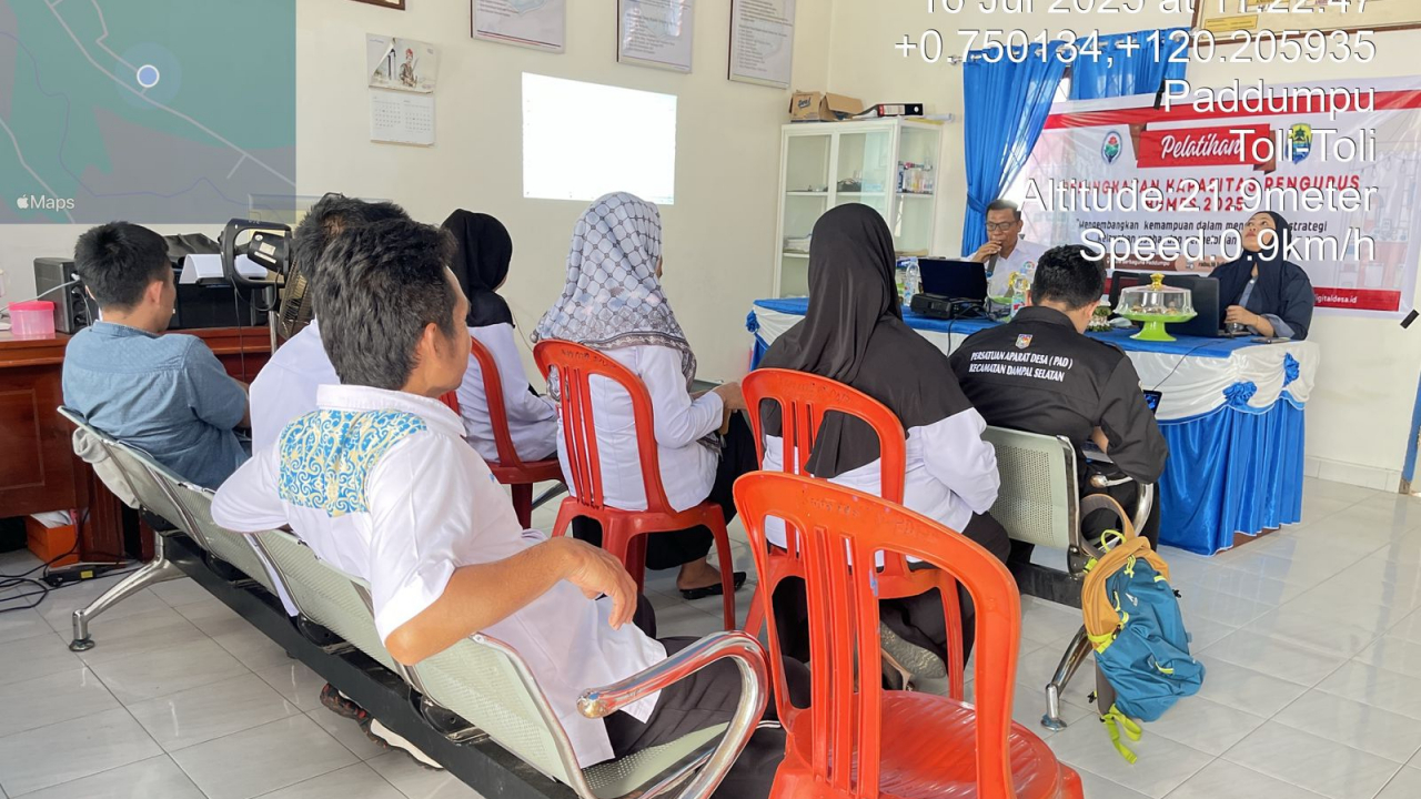 Pengembangan Ekonomi Desa Paddumpu Melalui Pelatihan Pengurus BUMDes di Bidang Peternakan Ayam