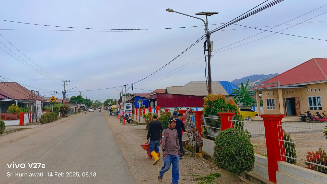 Jum'at Pagi Bersih Lingkungan di Desa Tondo, Kecamatan Bungku Barat