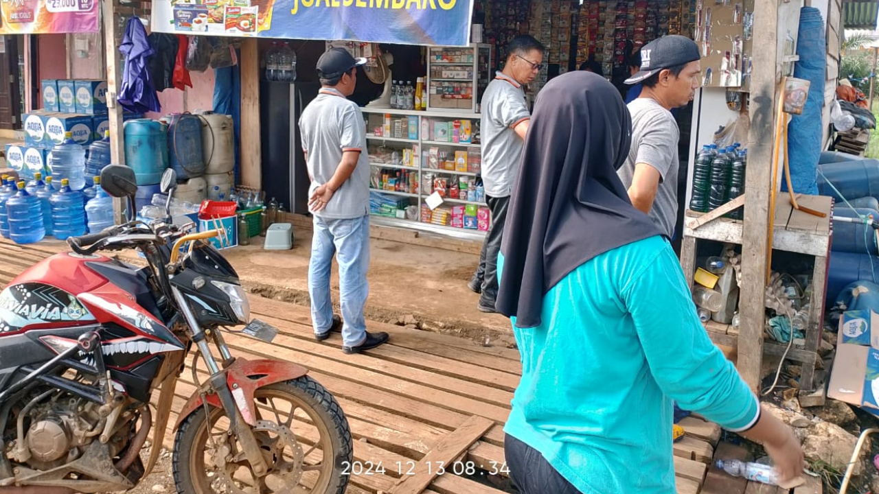 Jumat Bersih di Desa Tondo: Mewujudkan Lingkungan Bersih dan Sehat
