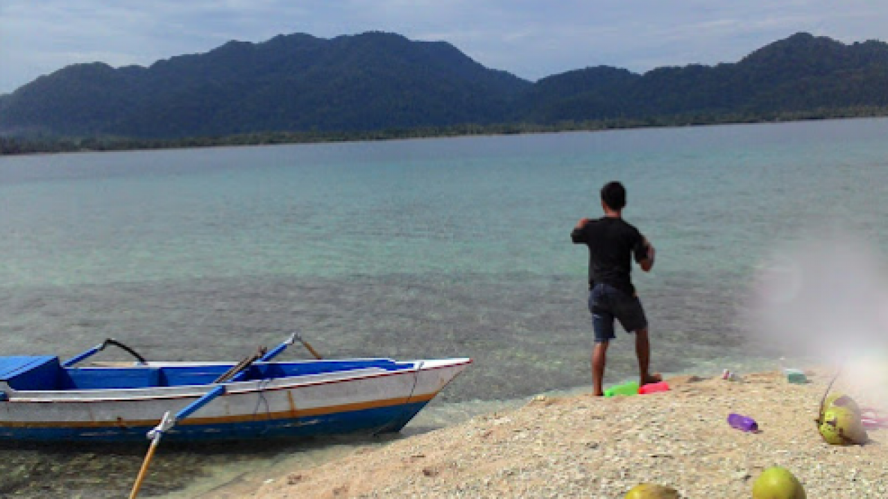 Pulau Karang Pasir Putih