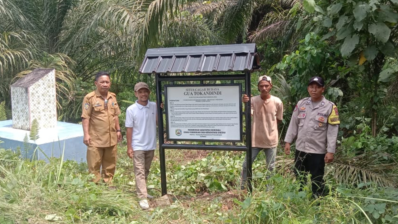 Pelestarian Goa Fafompogaro dengan Pemasangan Plan Cagar Budaya di Desa Topogaro
