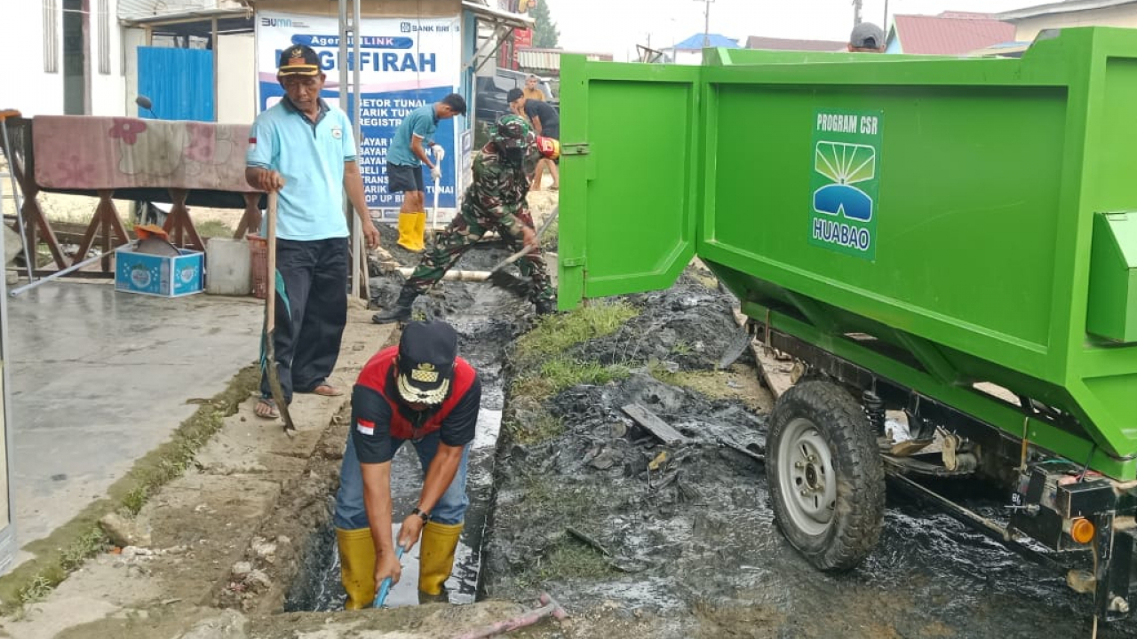 Kerja Bakti Pembersihan Saluran Air di Desa Topogaro Cegah Potensi Sumbatan dan Genangan