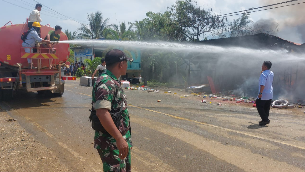 Kebakaran Hanguskan Sembilan Rumah di Desa Topogaro, Morowali