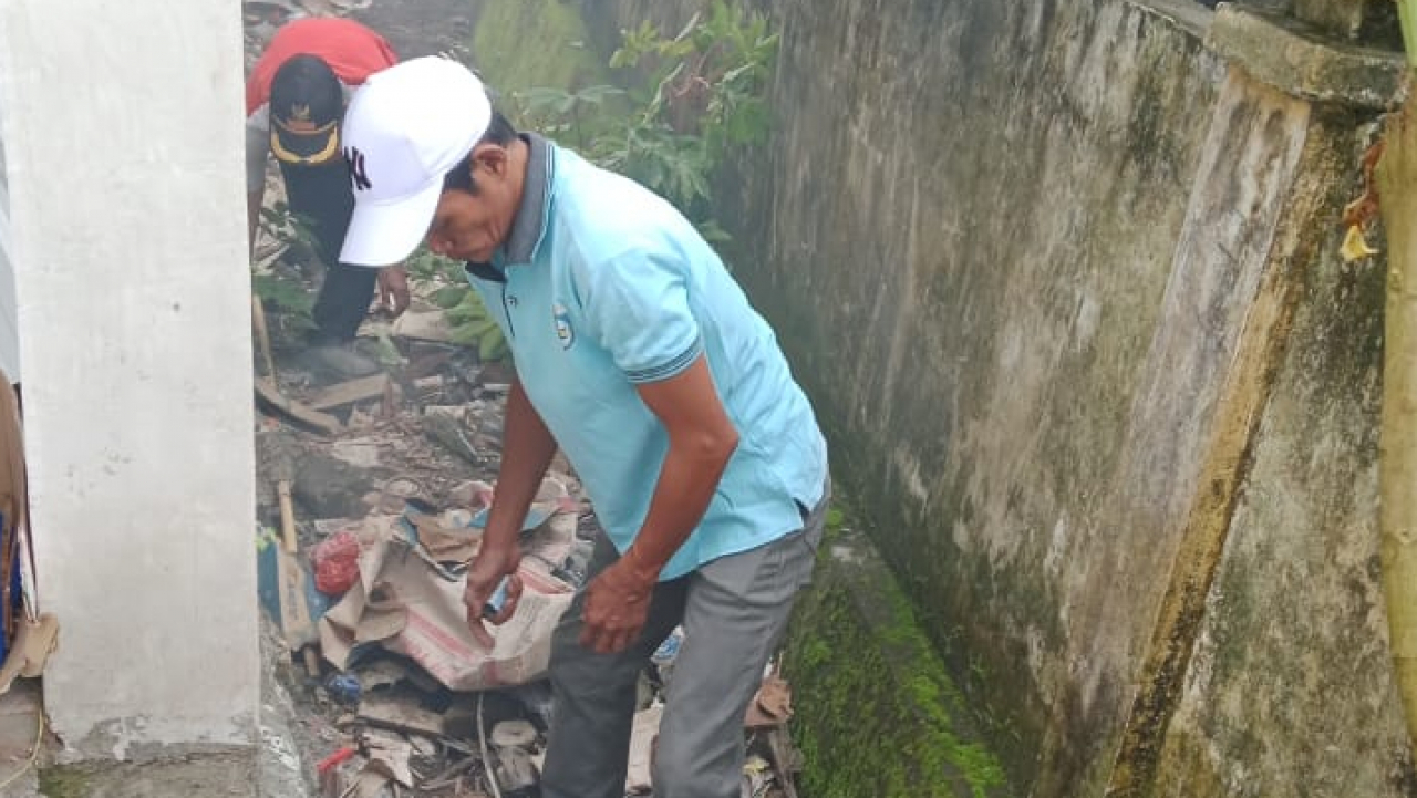 Kerjabakti dan Makan Siang Bersama di Kantor Desa Topogaro