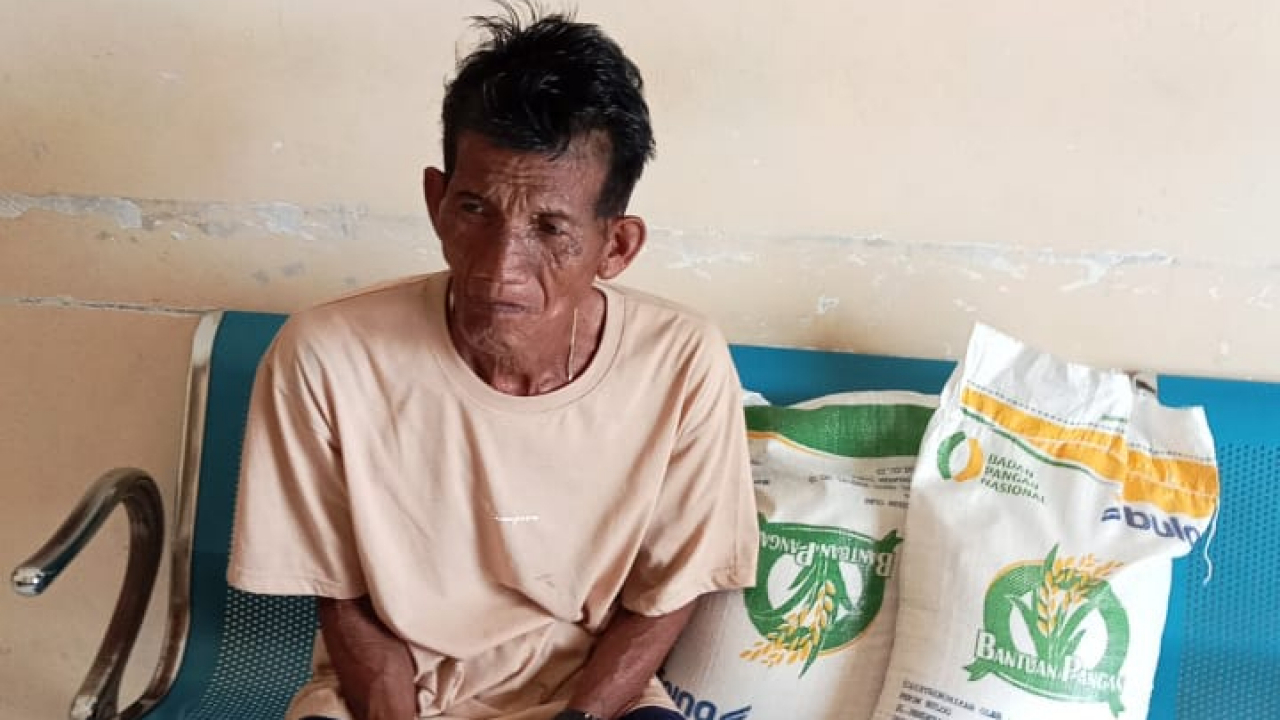 Penyaluran Beras Bulog di Desa Topogaro, Kecamatan Bungku Barat, Kabupaten Morowali