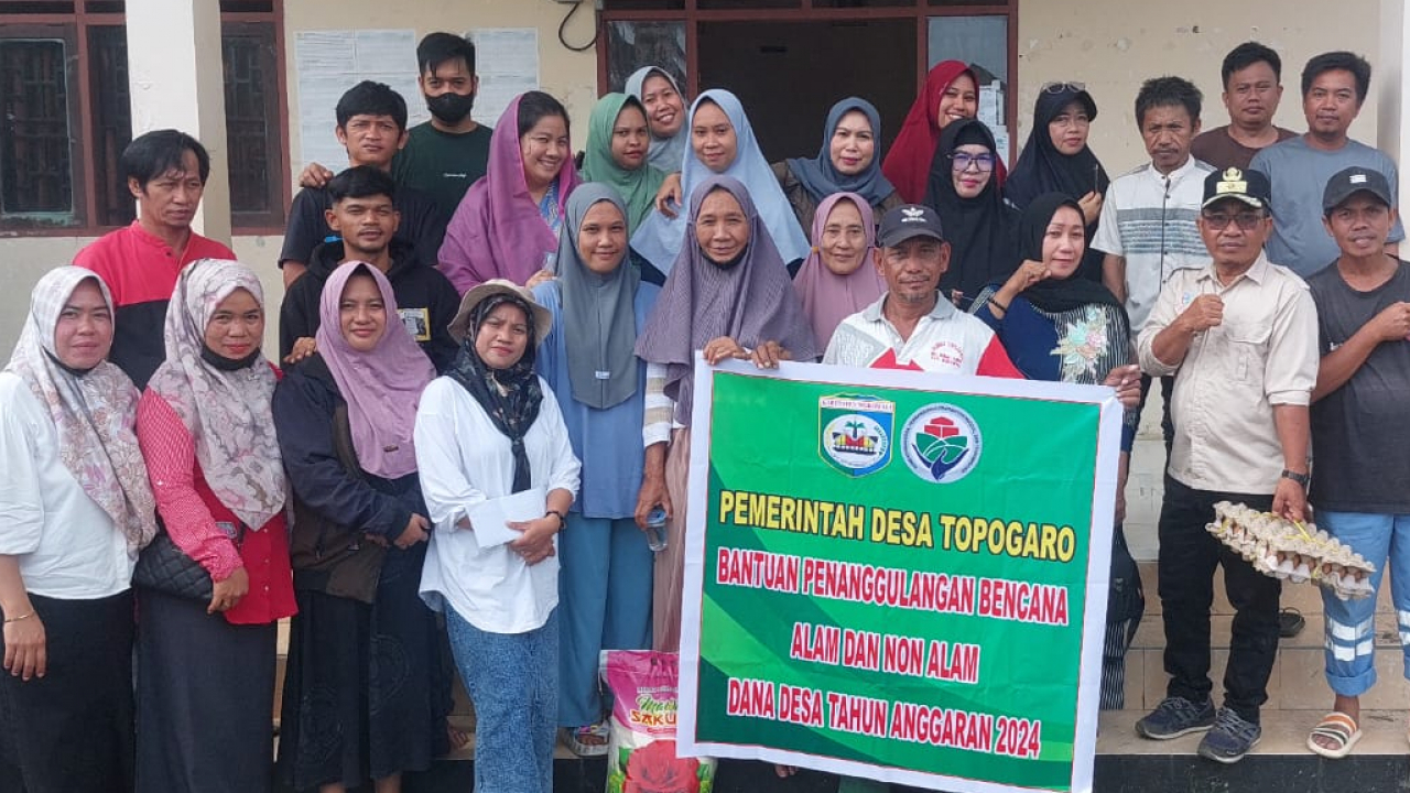 Penyaluran Bantuan bagi Korban Kebakaran di Desa Topogaro