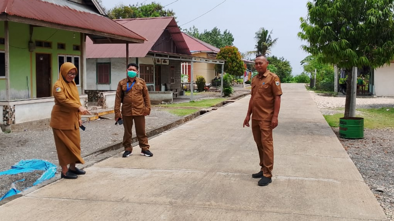 Monitoring dan Evaluasi Realisasi Fisik Rabat Beton di Desa Topogaro oleh Dinas PMD Kabupaten Morowali