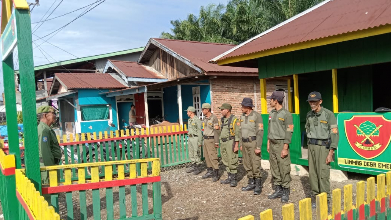 Apel Linmas Desa Emea Dalam Rangka Pengamanan Kamtibmas