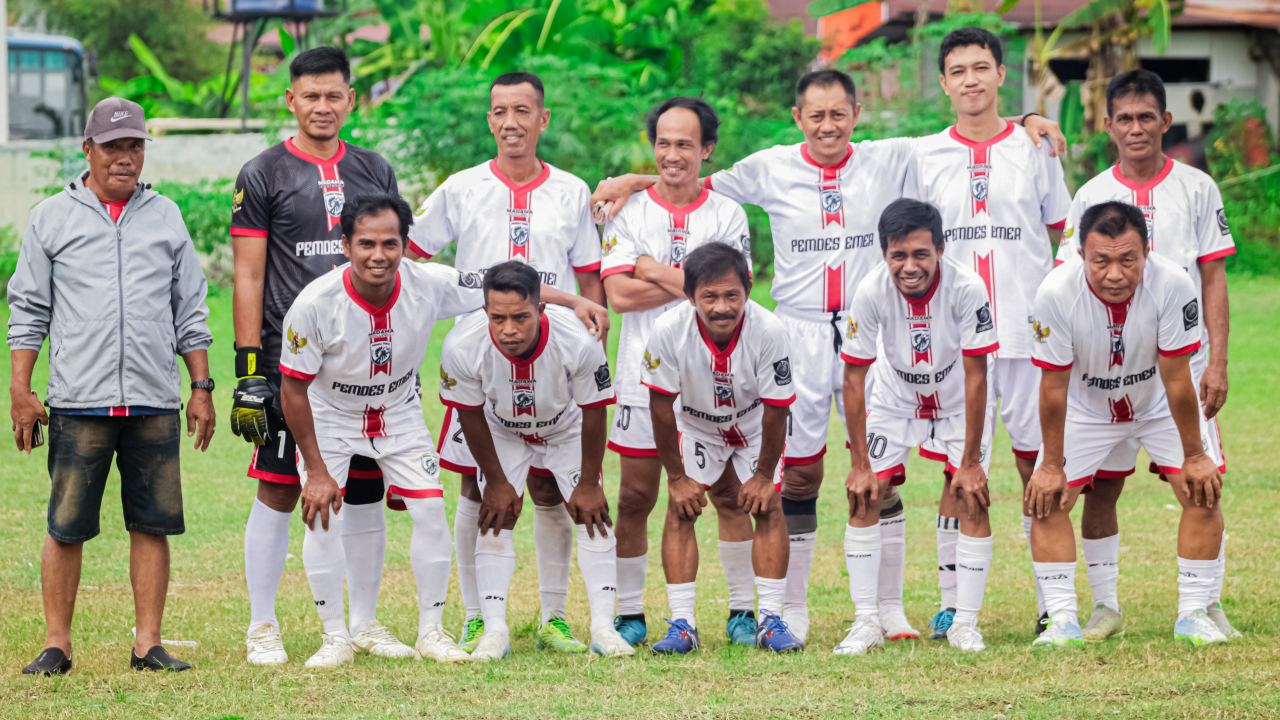 Pemdes Emea FC Raih Juara 3 dalam Pertandingan HUT Kecamatan Wita Ponda ke-21