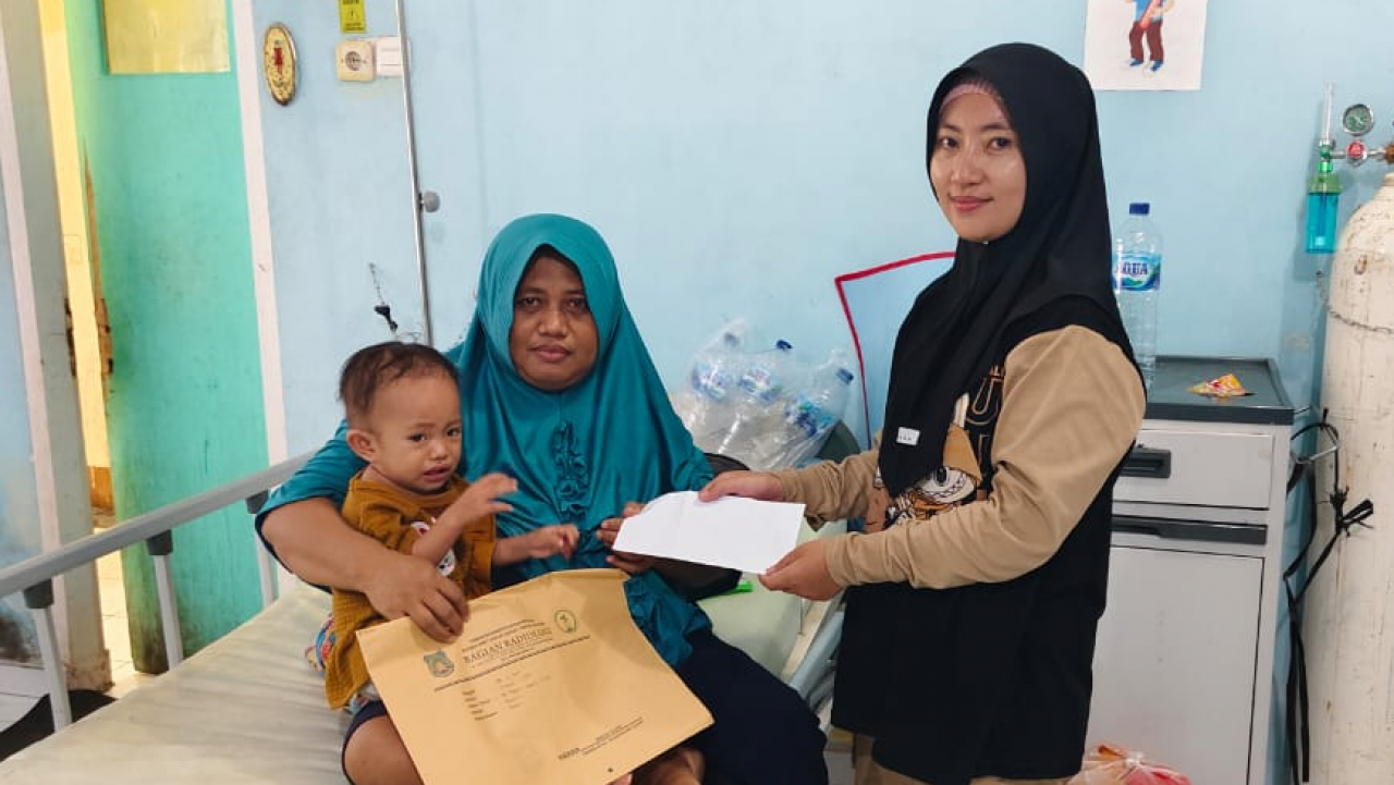 Bantu Biaya Kesehatan, Desa Bolonan Sentuh Warga Kurang Mampu