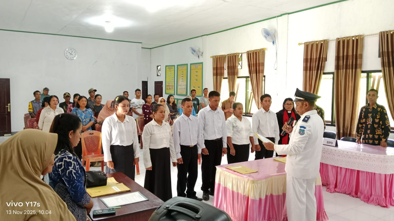 Pelantikan Perangkat Desa Tolo