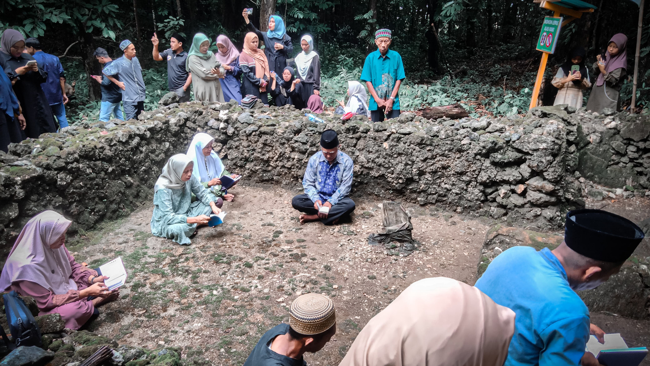 Wisata Religi "Makam Imam Syaban dan Tuan Puadin"