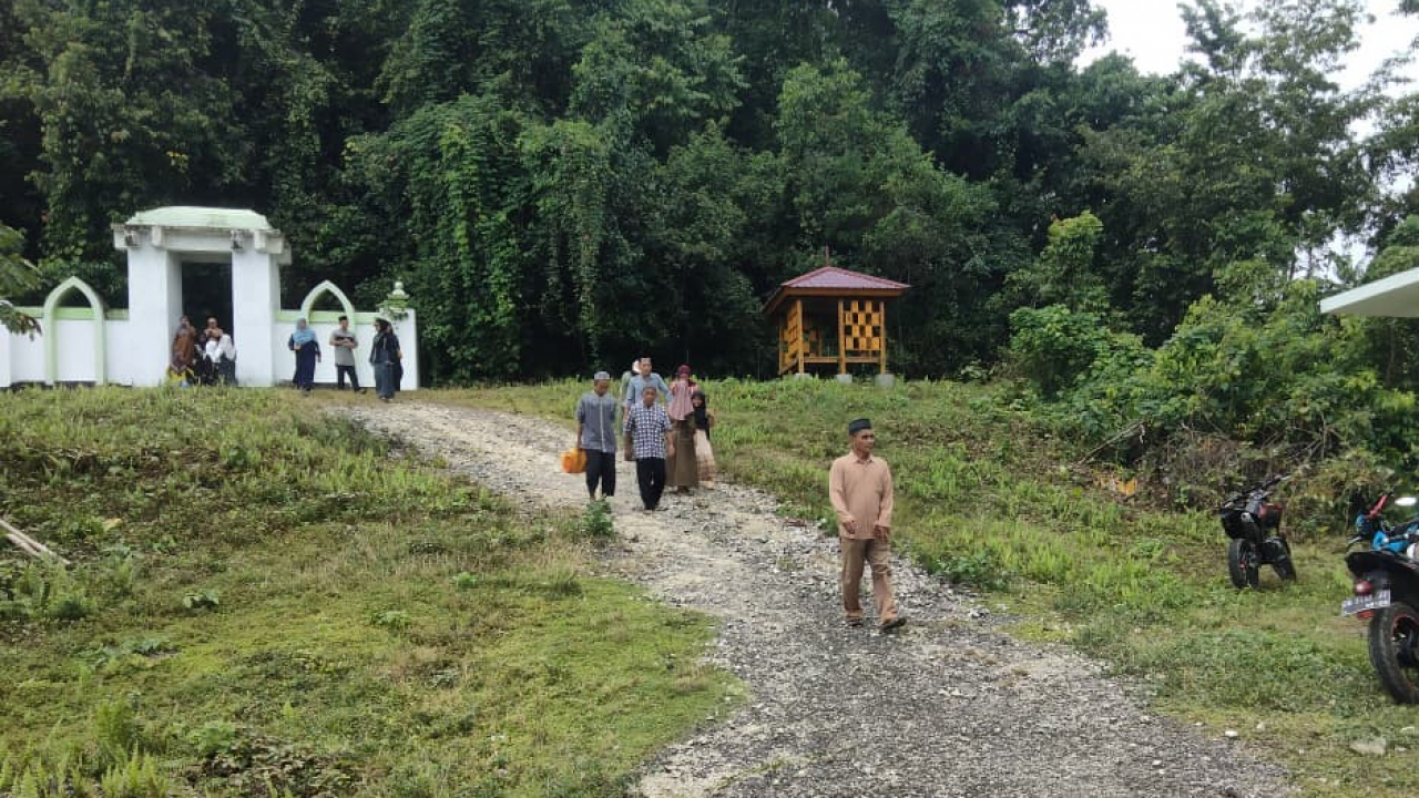 Wisata Religi " Makam Imam Syaban"