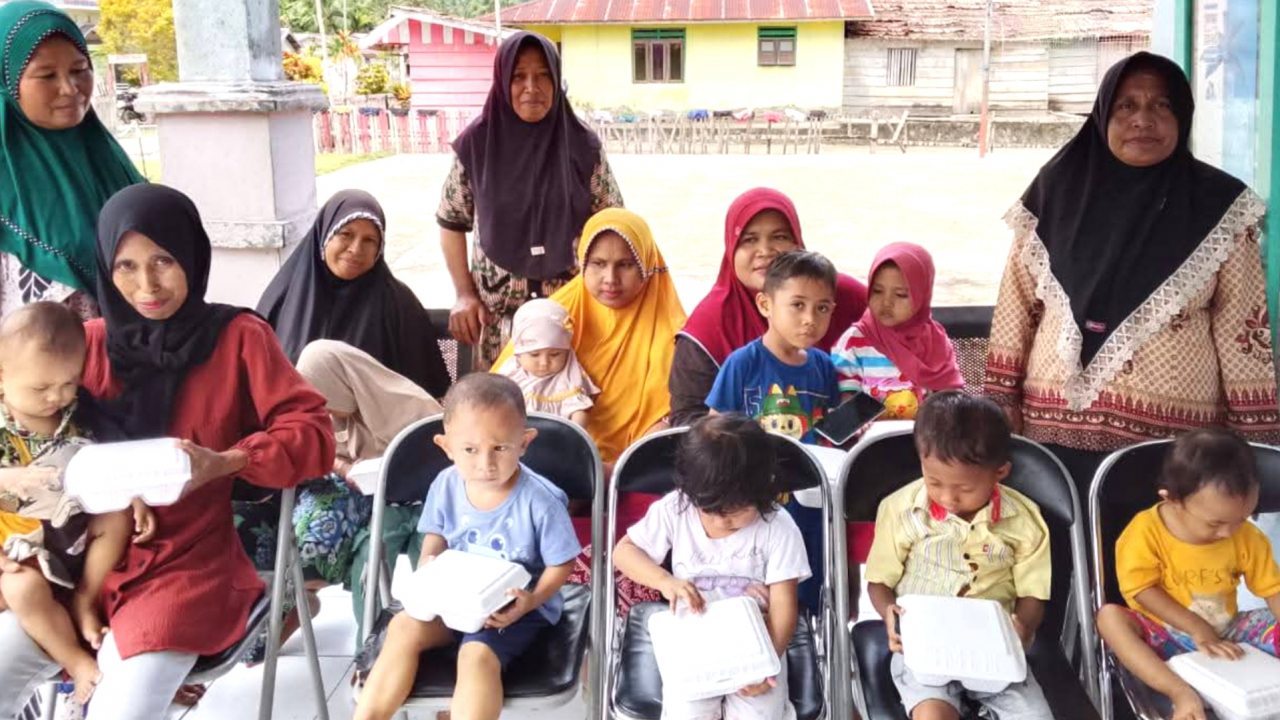 Peringati HKN ke 61, Posyandu Bolubung bagikan PMT