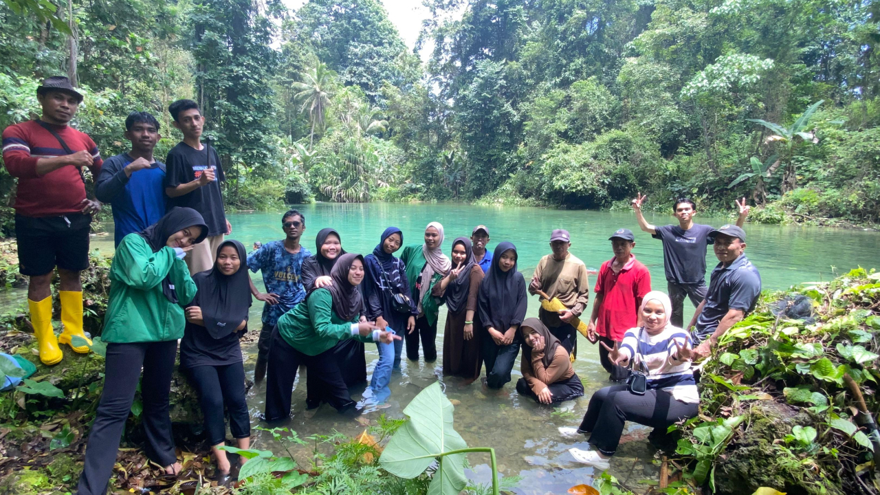 Warga Desa Landonan Bebeau Gelar Kerja Bakti Bersihkan danau