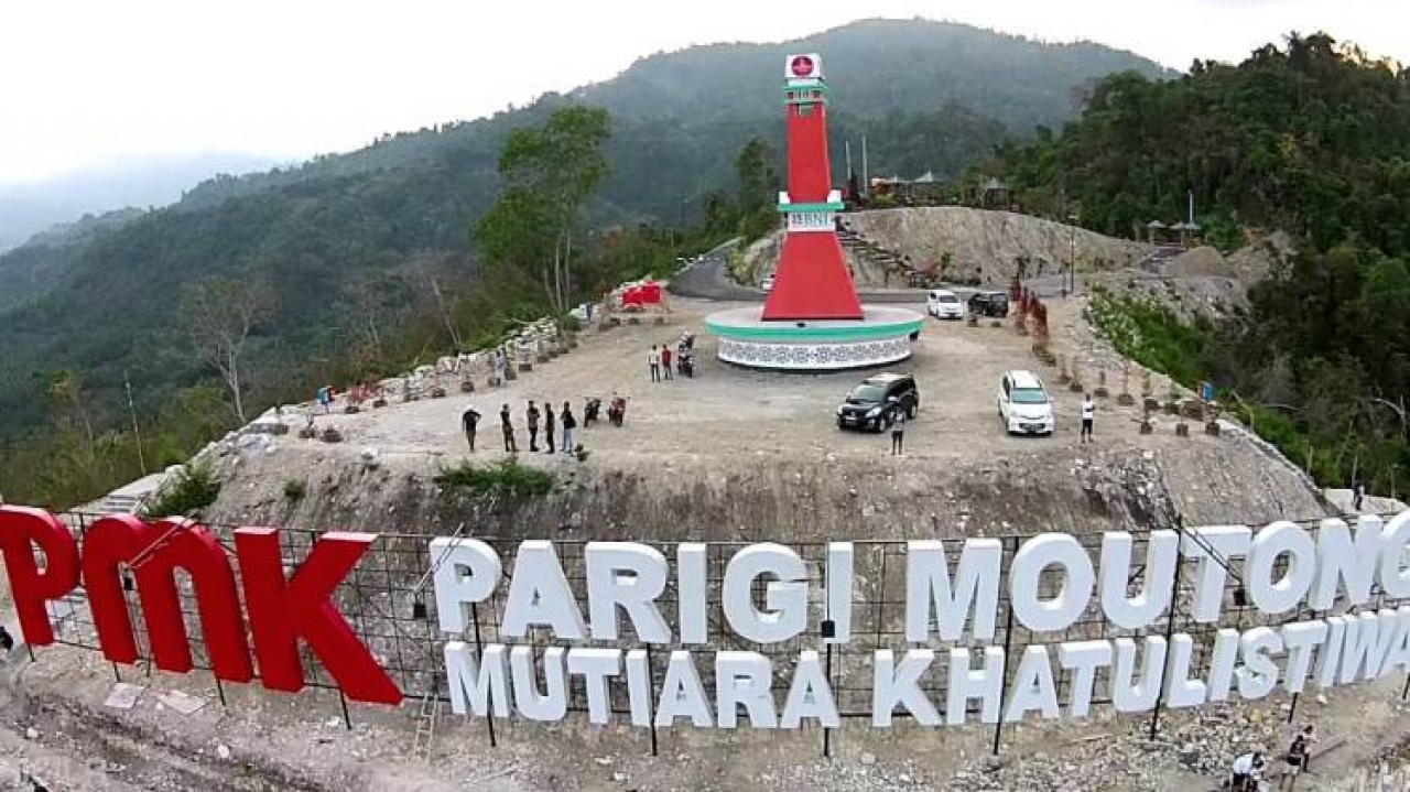 Puncak Pompausea Gunung Labuan Sory