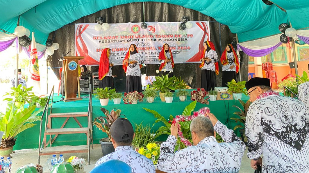 Sebagai Bentuk Dukungan, Kepala Desa Karya Abadi Hadiri HUT PGRI Ke-79