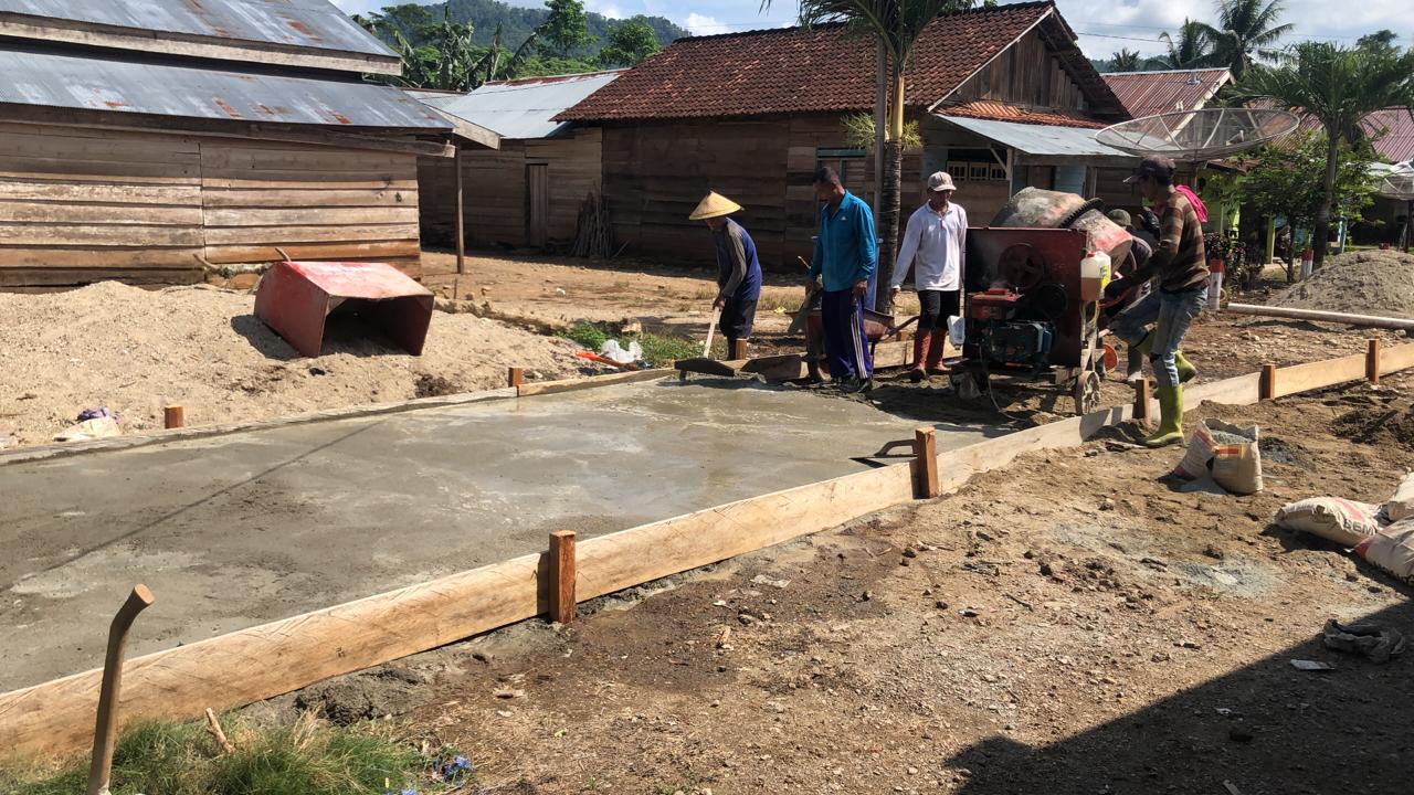 Terlaksana Sudah, Pembangunan Rabat Beton Pasar desa dimulai.
