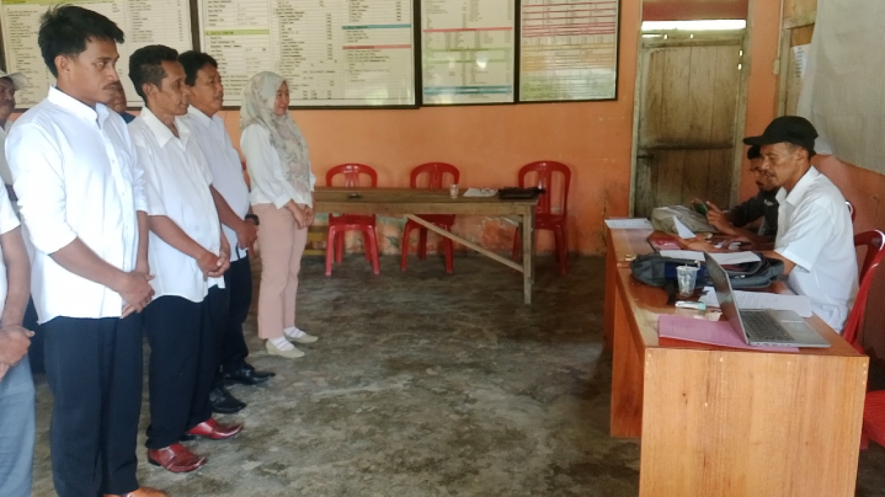 Pengukuhan Aparat Desa Palasa Lambori