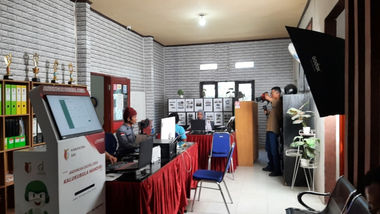 PROSES PENGAMBILAN GAMBAR PEMBUATAN VIDEO PROFIL DESA KALUKUBULA