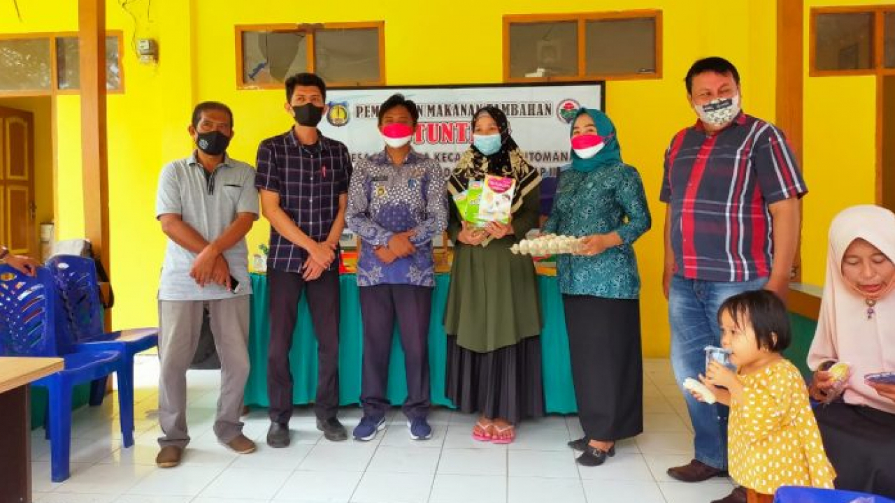 Penyaluran Bantuan PMT bagi KPM Stunting